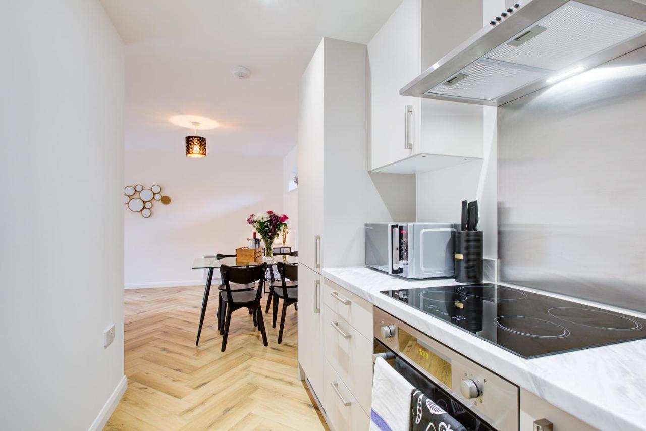 Hybrid Resi - Mitcham Close To Tooting And Wimbledon Exterior photo