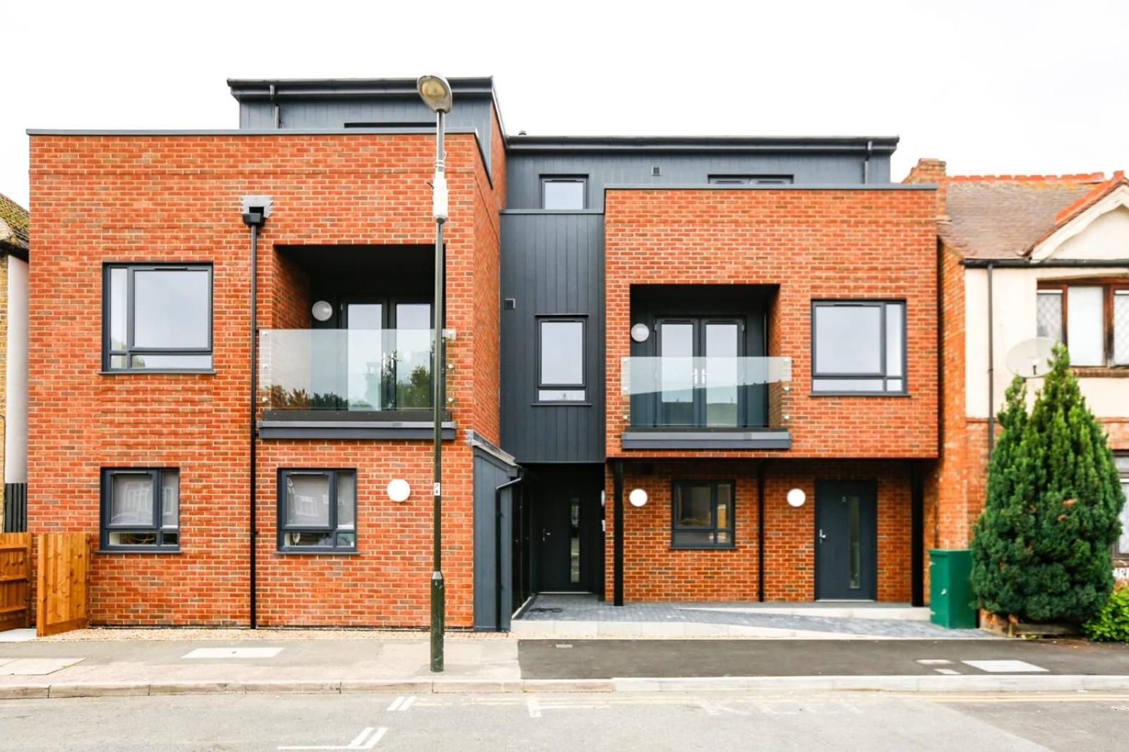 Hybrid Resi - Mitcham Close To Tooting And Wimbledon Exterior photo
